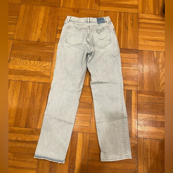 NWOT Abercrombie the 90's Straight Low Rise Jeans - Picture 3 of 3